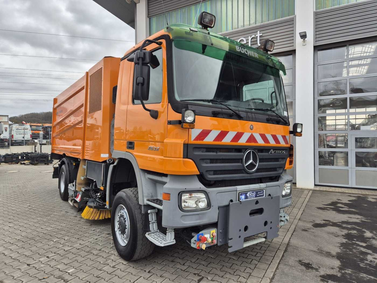 Road sweeper Mercedes-Benz Actros 2032 A 4x4 Bucher STKF 9500 Airport 30x: picture 15