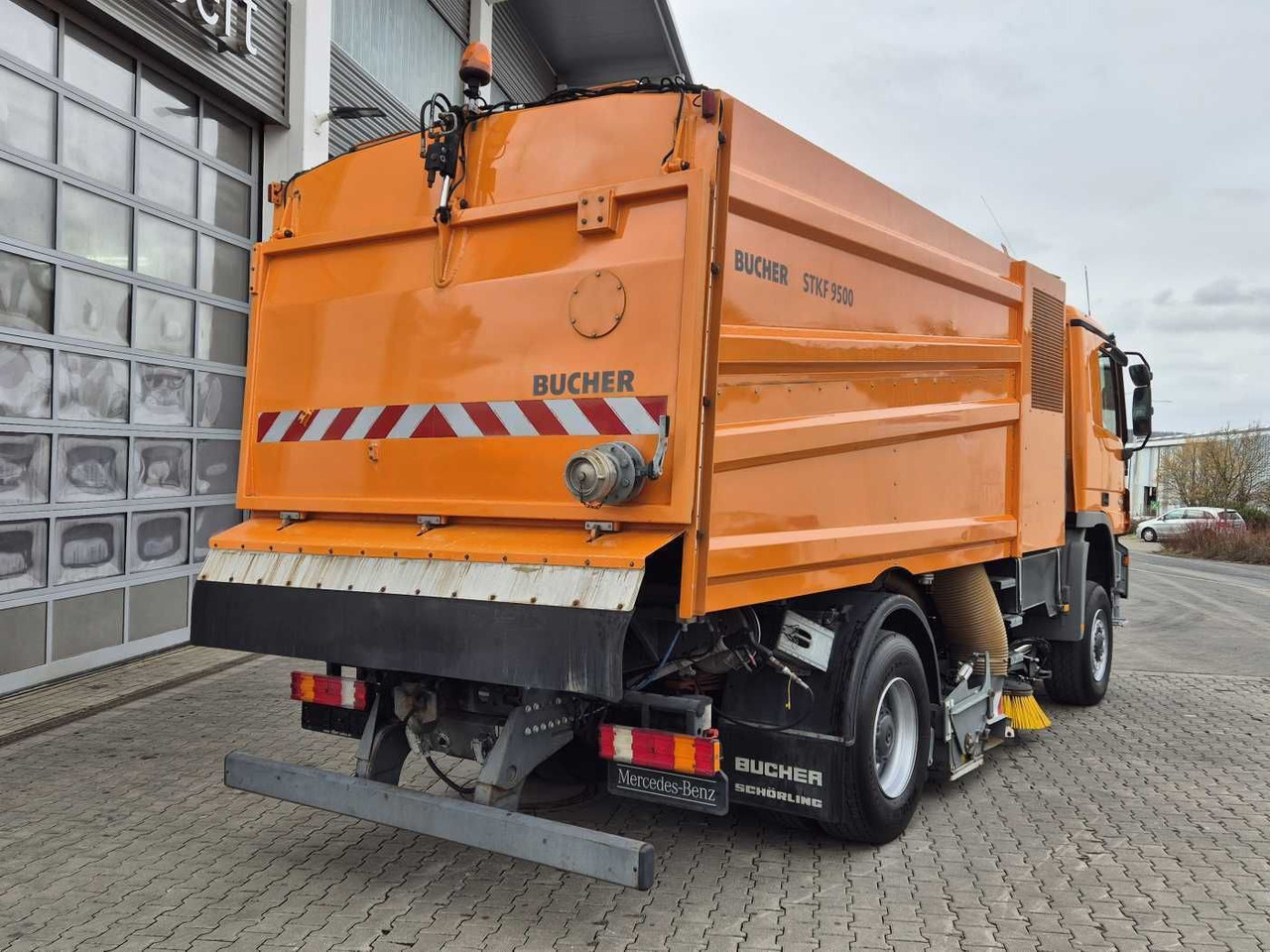 Road sweeper Mercedes-Benz Actros 2032 A 4x4 Bucher STKF 9500 Airport 30x: picture 9