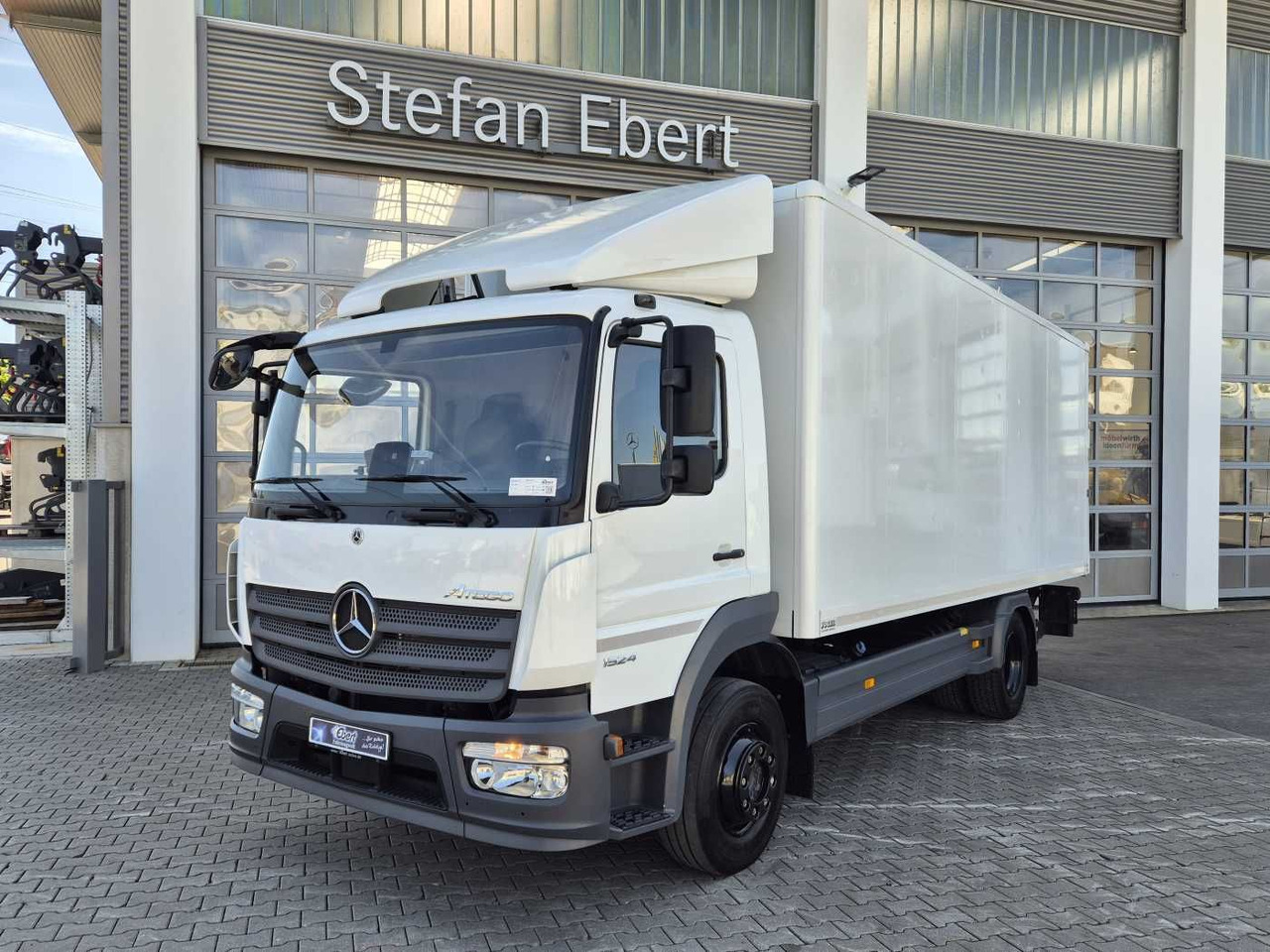 Mercedes-Benz Atego 1524 L Klima Standheizung LBW 1.500kg - Box truck: picture 3 Mercedes-Benz Atego 1524 L Klima Standheizung LBW 1.500kg - Box truck: picture 3