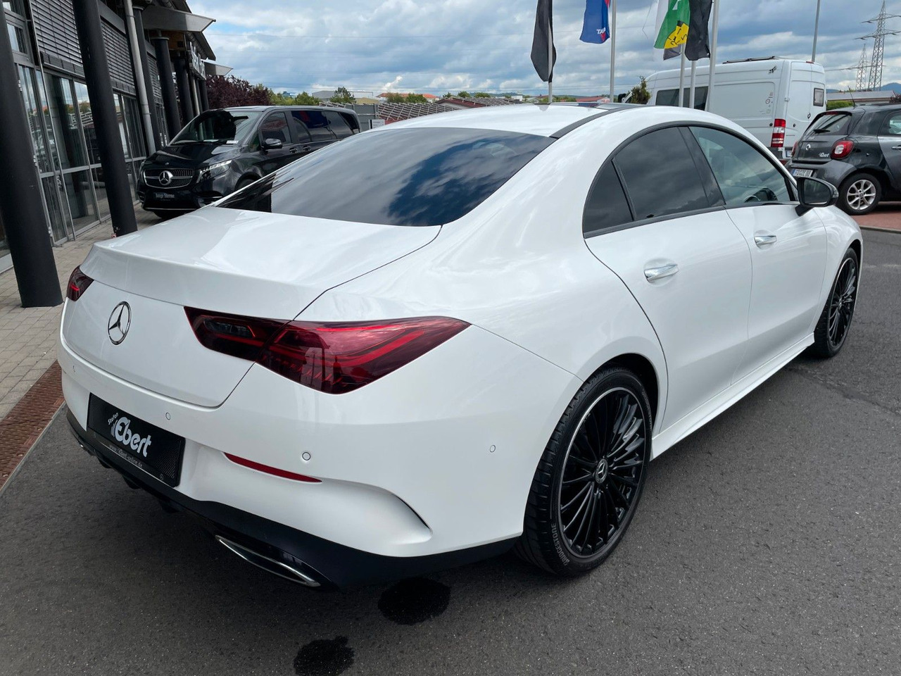 Mercedes-Benz CLA 200 AMG Pano+R-Kamera+19" - Car: picture 4 Mercedes-Benz CLA 200 AMG Pano+R-Kamera+19" - Car: picture 4