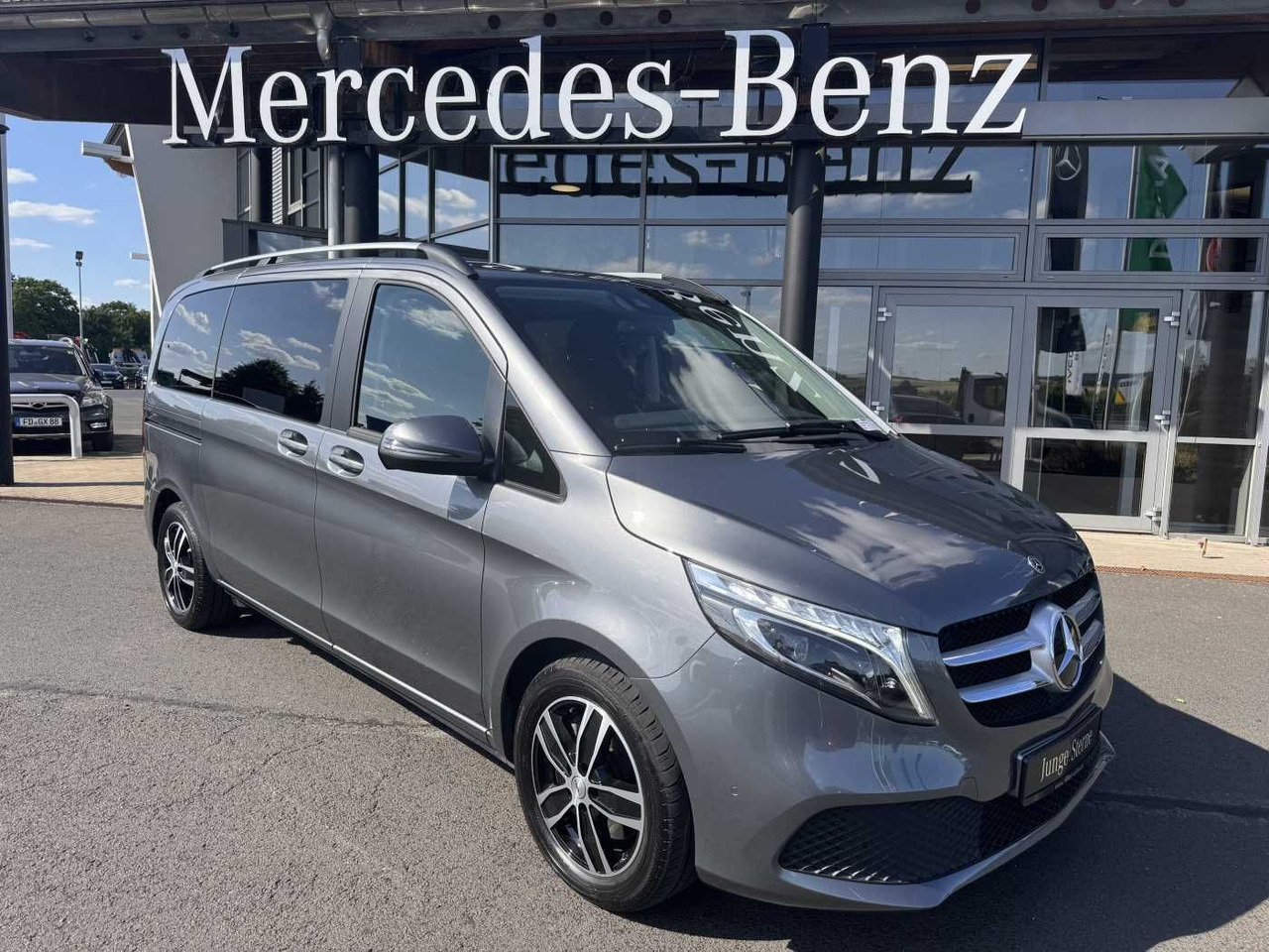 Mercedes-Benz V 220 d EDITION Liege-Paket AHK2,5 LED DAB MBUX - Station wagon: picture 1 Mercedes-Benz V 220 d EDITION Liege-Paket AHK2,5 LED DAB MBUX - Station wagon: picture 1