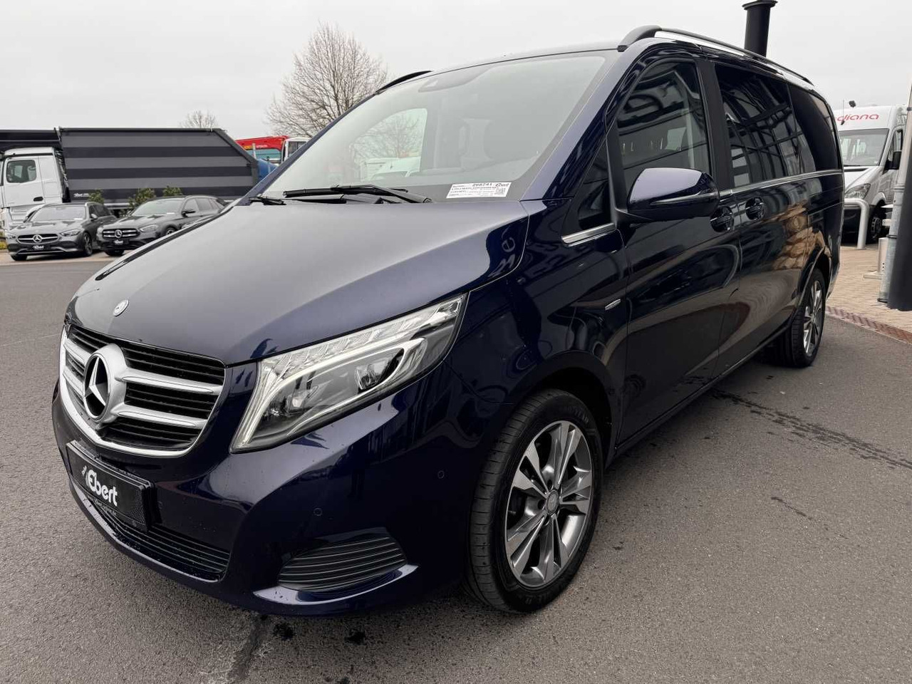 Mercedes-Benz V 250 d AVA ED 4MATIC Panorama Tisch 360 Sound - Passenger van: picture 3 Mercedes-Benz V 250 d AVA ED 4MATIC Panorama Tisch 360 Sound - Passenger van: picture 3