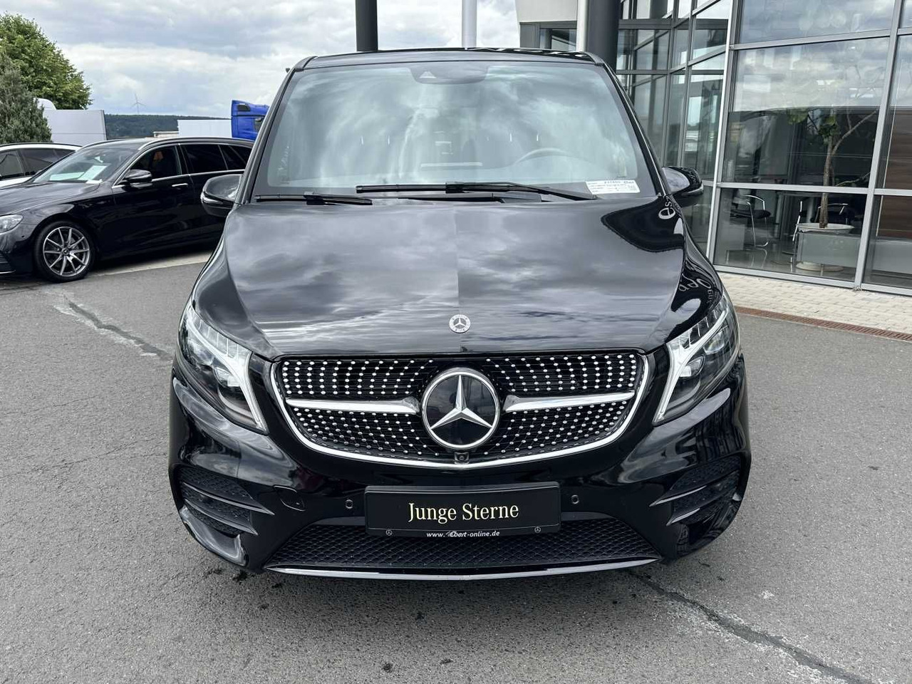 Mercedes-Benz V 300 d 4MATIC EXCLUSIVE AMG Panorama DISTRONIC - Passenger van: picture 2 Mercedes-Benz V 300 d 4MATIC EXCLUSIVE AMG Panorama DISTRONIC - Passenger van: picture 2