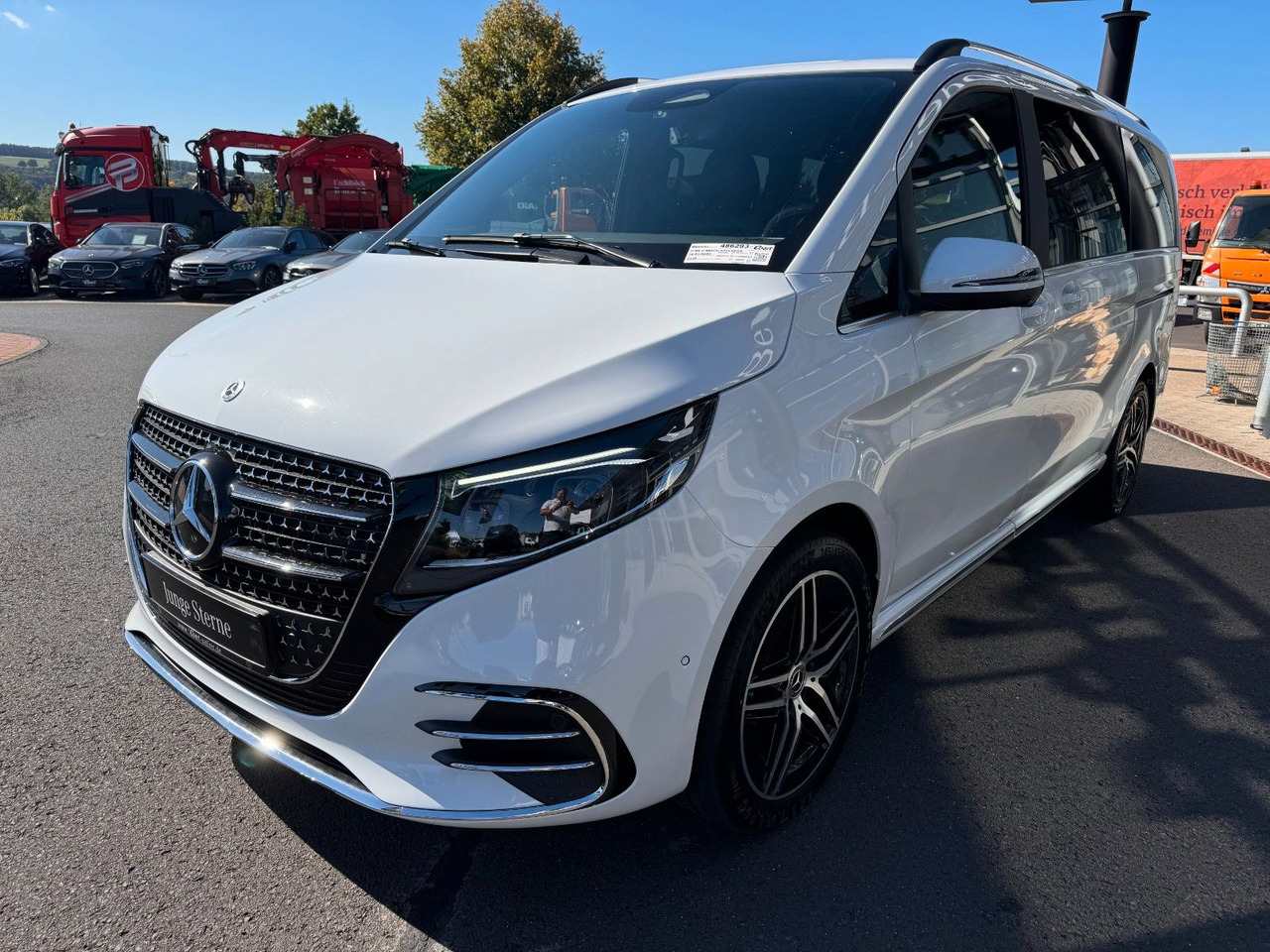 Mercedes-Benz V 300 d 4MATIC EXCLUSIVE AMG Tische AHK2,5to - Station wagon: picture 3 Mercedes-Benz V 300 d 4MATIC EXCLUSIVE AMG Tische AHK2,5to - Station wagon: picture 3