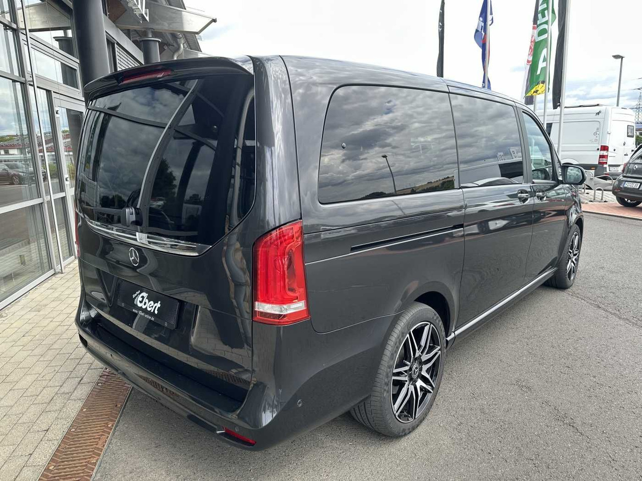 Mercedes-Benz V 300 d EDITION AMG AHK Tisch Leder ILS 7Sitze - Passenger van: picture 4 Mercedes-Benz V 300 d EDITION AMG AHK Tisch Leder ILS 7Sitze - Passenger van: picture 4