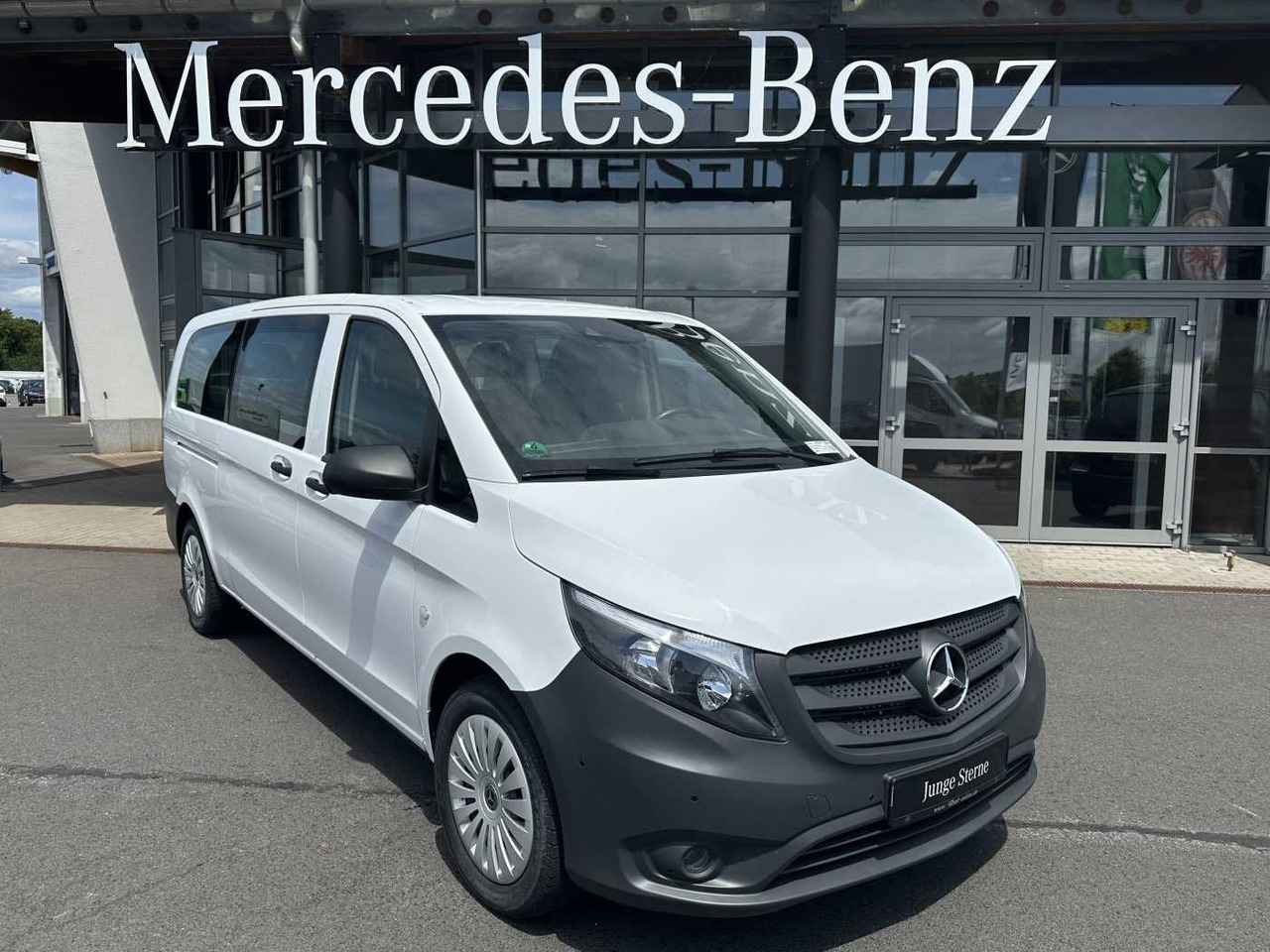 Mercedes-Benz Vito 114 CDI Tourer 9G Klima Audio40 Extralang - Passenger van: picture 1 Mercedes-Benz Vito 114 CDI Tourer 9G Klima Audio40 Extralang - Passenger van: picture 1