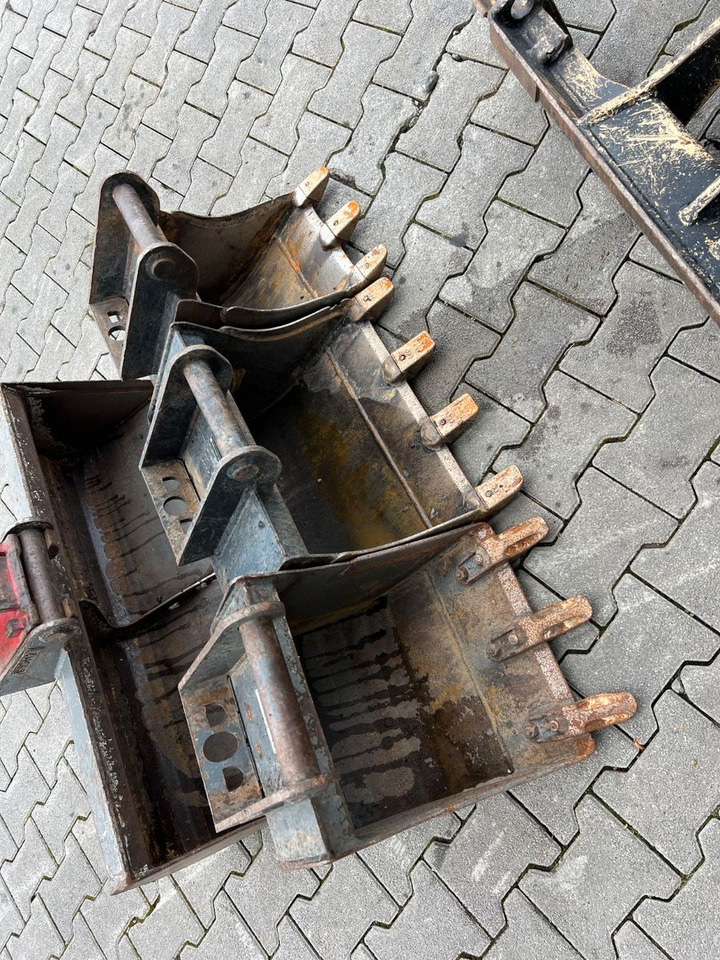 Mini excavator Terex TC16 / 2017 / 1.769h / Löffelpaket / Powertilt: picture 12 Mini excavator Terex TC16 / 2017 / 1.769h / Löffelpaket / Powertilt: picture 12