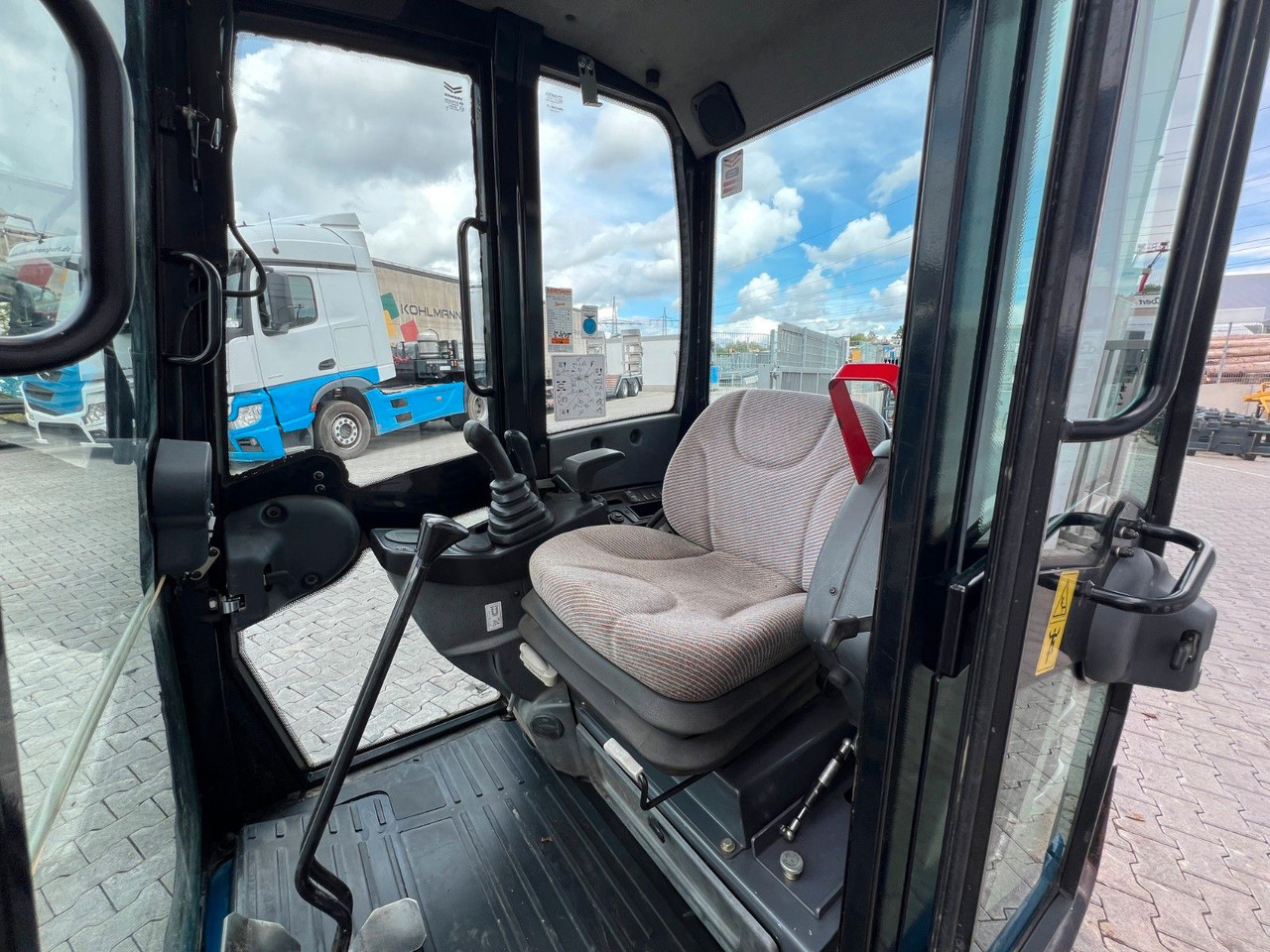 Mini excavator Terex TC16 / 2017 / 1.769h / Löffelpaket / Powertilt: picture 15 Mini excavator Terex TC16 / 2017 / 1.769h / Löffelpaket / Powertilt: picture 15