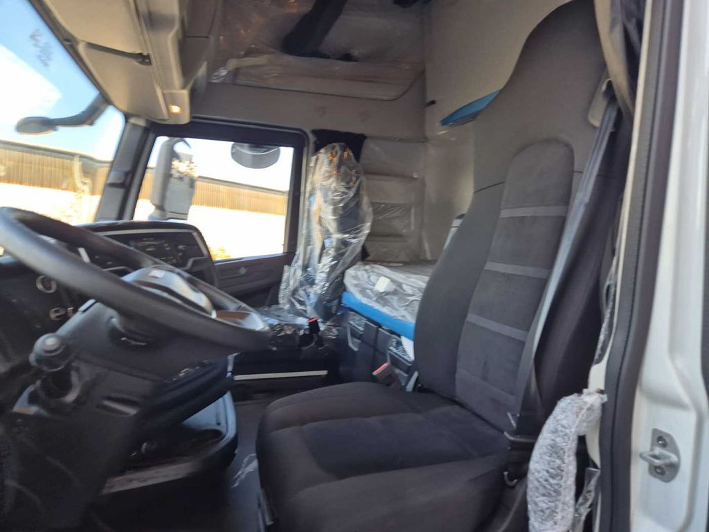 Leasing of Iveco AS440X49T/P ON 4x4 HI-TRACTION Intarder 2x Bett  Iveco AS440X49T/P ON 4x4 HI-TRACTION Intarder 2x Bett: picture 11