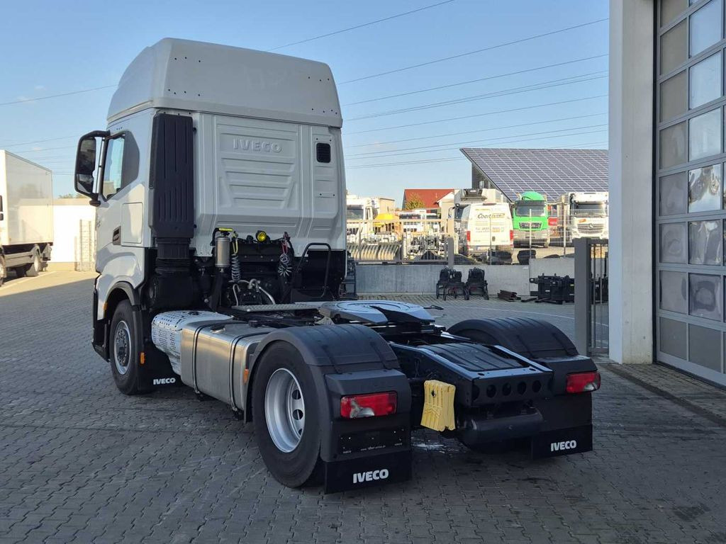 Leasing of Iveco AS440X49T/P ON 4x4 HI-TRACTION Intarder 2x Bett  Iveco AS440X49T/P ON 4x4 HI-TRACTION Intarder 2x Bett: picture 7