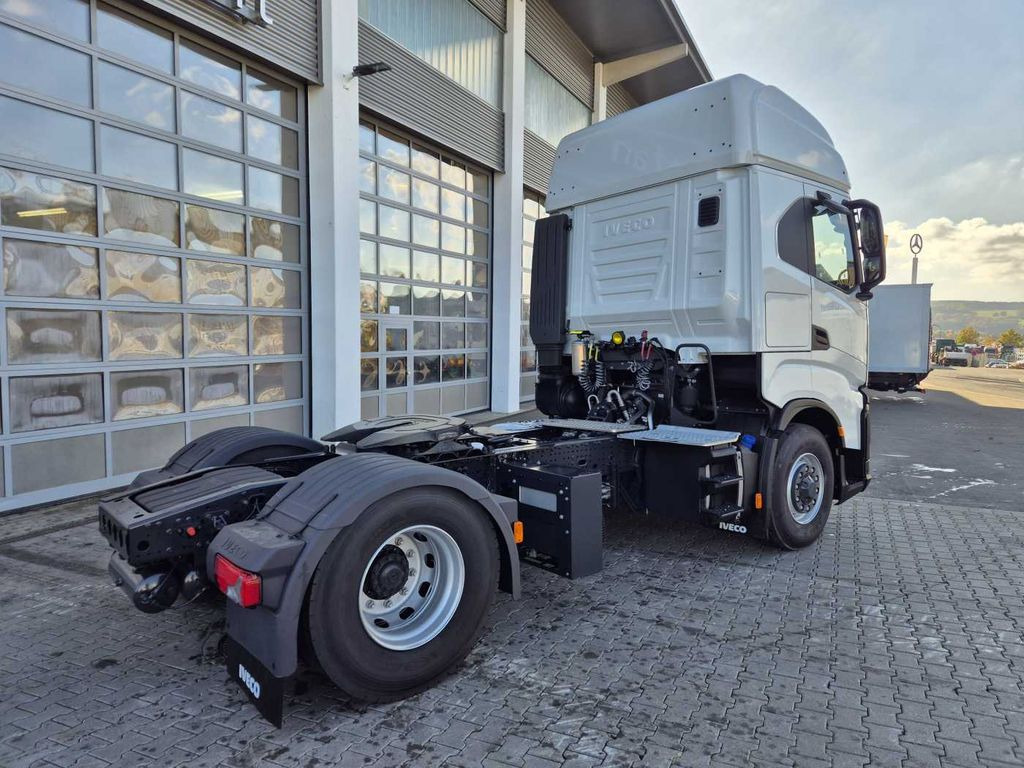 Leasing of Iveco AS440X49T/P ON 4x4 HI-TRACTION Intarder 2x Bett  Iveco AS440X49T/P ON 4x4 HI-TRACTION Intarder 2x Bett: picture 9