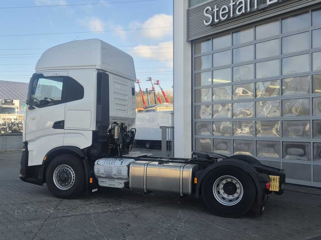 Leasing of Iveco AS440X49T/P ON 4x4 HI-TRACTION Intarder 2x Bett  Iveco AS440X49T/P ON 4x4 HI-TRACTION Intarder 2x Bett: picture 6