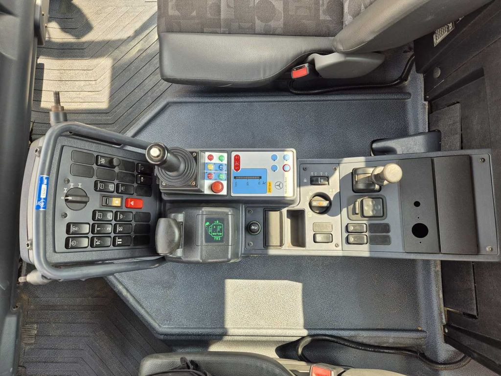 Leasing of Unimog U 400 4x4 Fahrgestell Vario Pilot Zapfwelle LOF  Unimog U 400 4x4 Fahrgestell Vario Pilot Zapfwelle LOF: picture 12