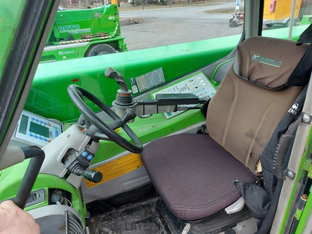 Telescopic handler Merlo ROTO 40.25MCSS with basket, remote, jib: picture 18