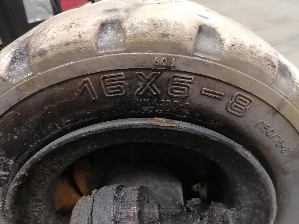 Trukin taka-akseli 16x6-8 valkoisilla renkailla - Rear axle for Forklift: picture 4 Trukin taka-akseli 16x6-8 valkoisilla renkailla - Rear axle for Forklift: picture 4