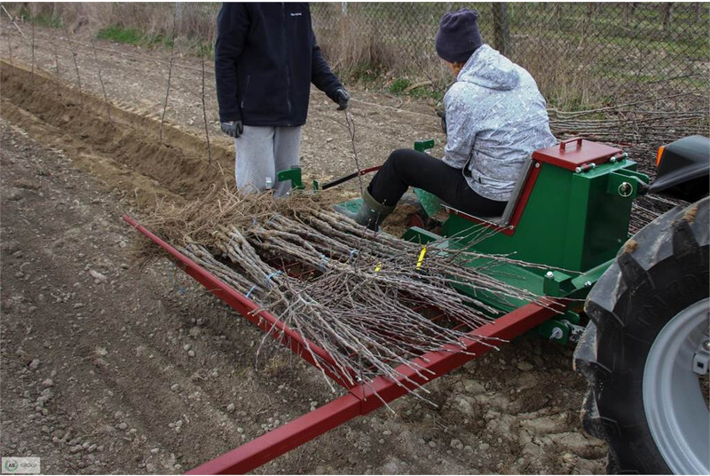 Królik sadzarka SDK-DN z dozownikiem nawozu - Potato planter: picture 1 Królik sadzarka SDK-DN z dozownikiem nawozu - Potato planter: picture 1