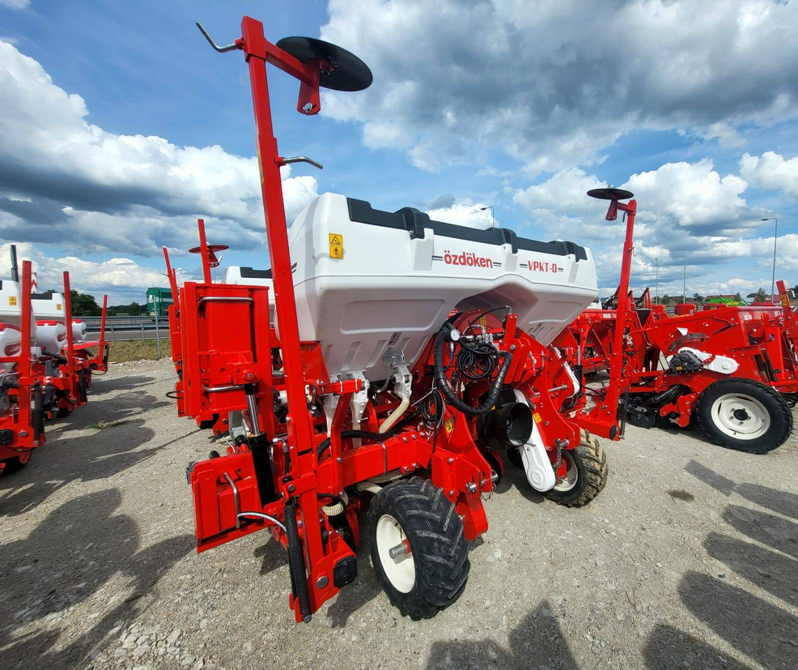 Ozdoken six-row pneumatic precision seeder, VPKT-DG6, PVC fertiliser tank - on stock - Precision sowing machine: picture 1 Ozdoken six-row pneumatic precision seeder, VPKT-DG6, PVC fertiliser tank - on stock - Precision sowing machine: picture 1