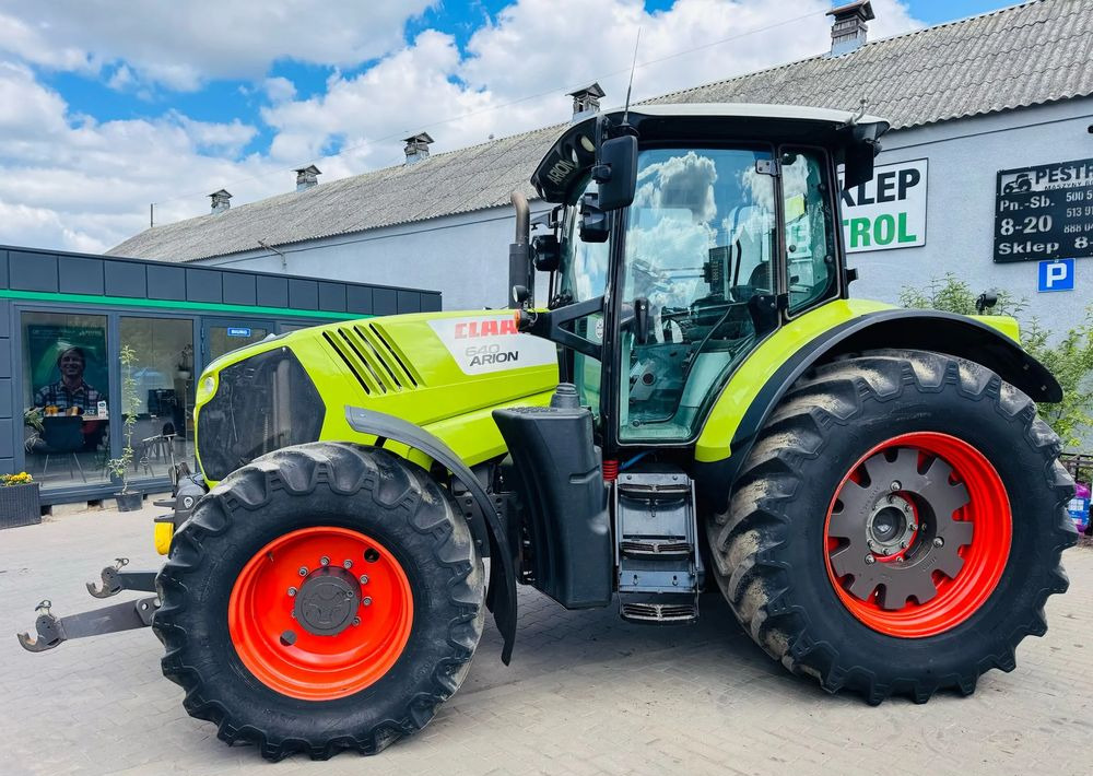 Claas Arion 650 - Farm tractor: picture 2 Claas Arion 650 - Farm tractor: picture 2