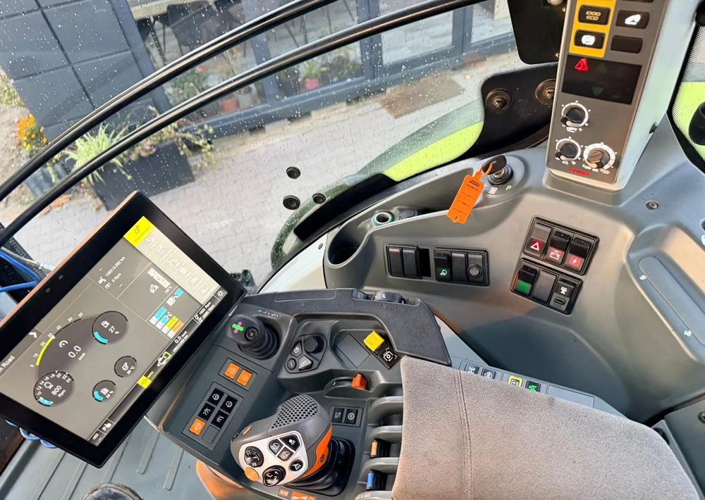 Farm tractor Claas Axion 830 CMATIC CEBIS: picture 18 Farm tractor Claas Axion 830 CMATIC CEBIS: picture 18