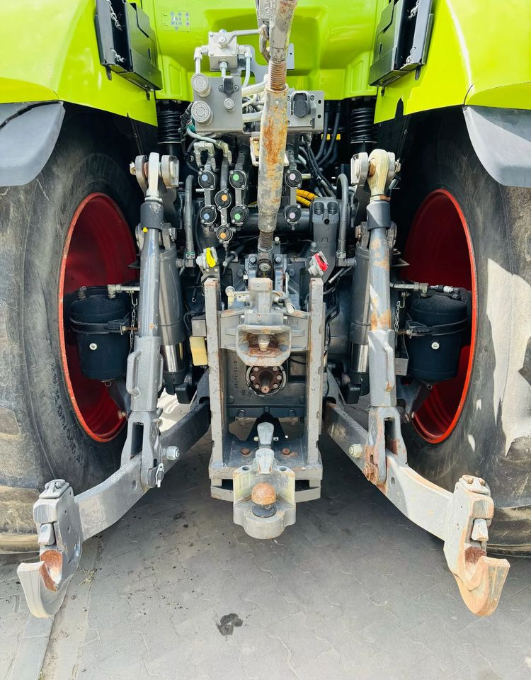 Farm tractor Claas Axion 950 CMATIC: picture 16