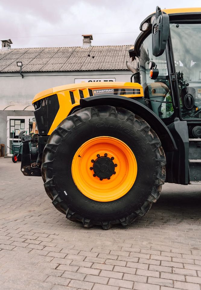 JCB Fastrac 4220 - Farm tractor: picture 2 JCB Fastrac 4220 - Farm tractor: picture 2
