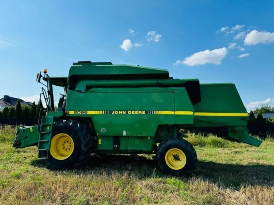 John Deere 2066 - Combine harvester: picture 2 John Deere 2066 - Combine harvester: picture 2