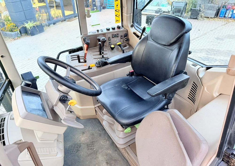 Farm tractor John Deere 6930: picture 20