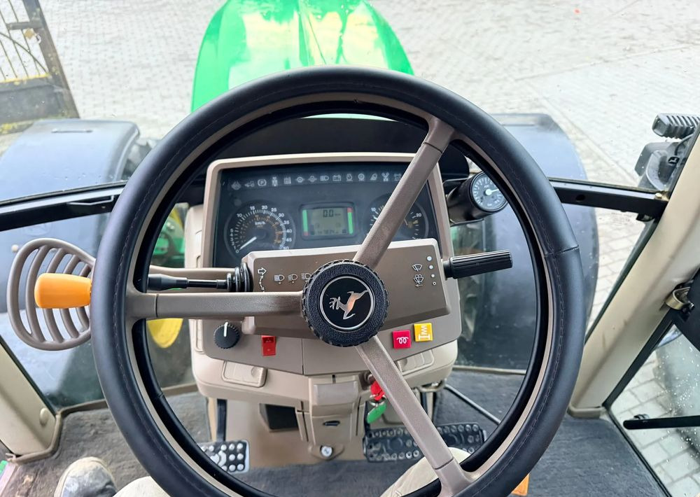 Farm tractor John Deere 6930: picture 14