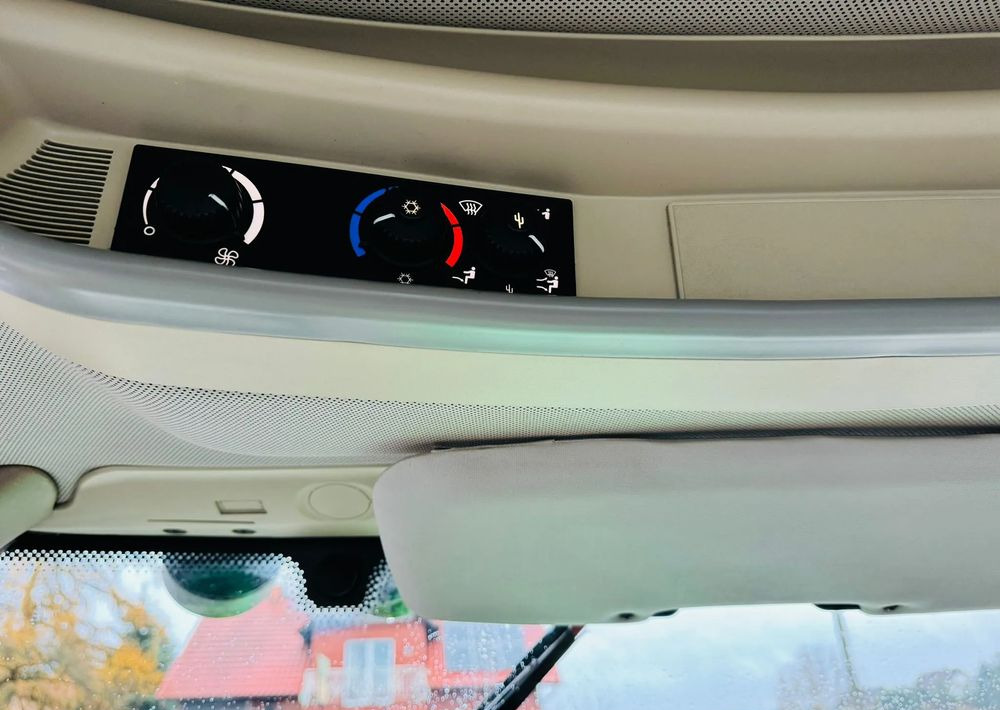 Farm tractor John Deere 7530 PREMIUM: picture 11 Farm tractor John Deere 7530 PREMIUM: picture 11