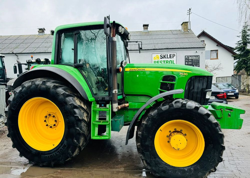 Farm tractor John Deere 7530 PREMIUM: picture 13 Farm tractor John Deere 7530 PREMIUM: picture 13