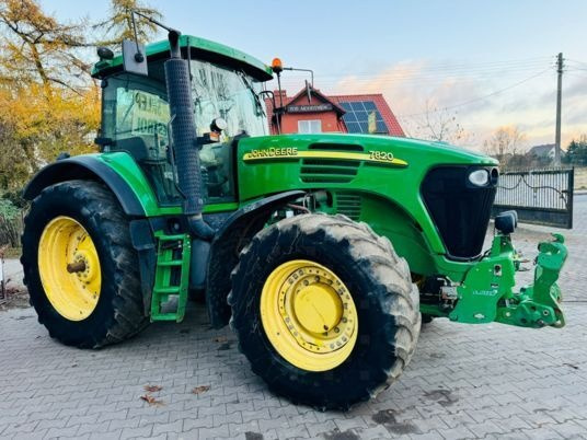 John Deere 7820 - Farm tractor: picture 1 John Deere 7820 - Farm tractor: picture 1
