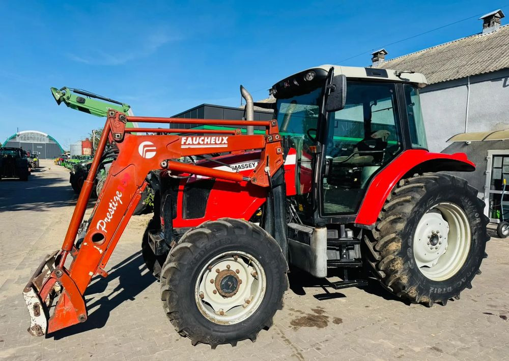 Massey Ferguson 6490 Dyna 6 - Farm tractor: picture 4 Massey Ferguson 6490 Dyna 6 - Farm tractor: picture 4