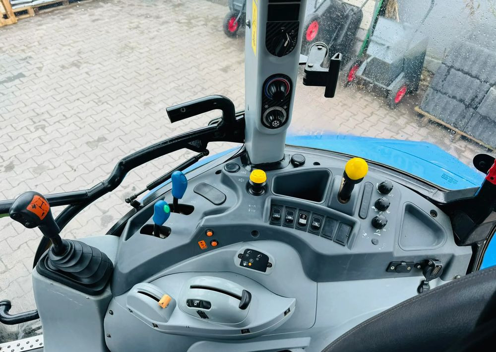 Farm tractor New Holland T5.115: picture 10