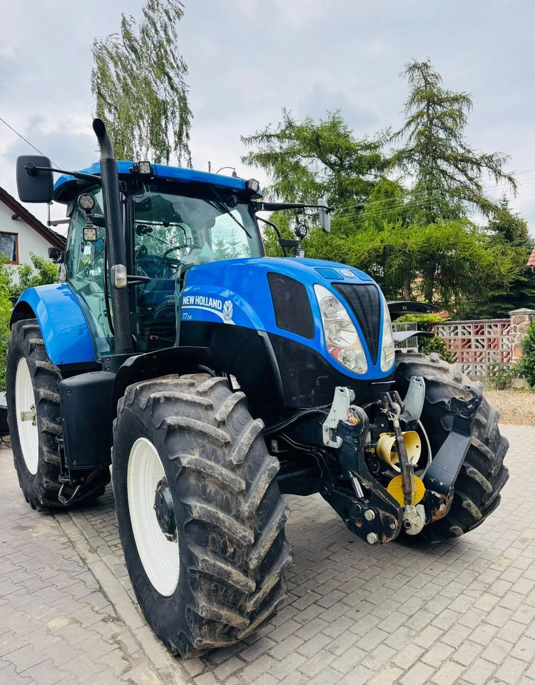 New Holland T7.210 - Farm tractor: picture 2 New Holland T7.210 - Farm tractor: picture 2