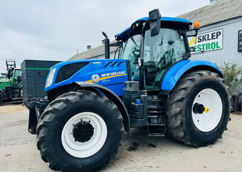 New Holland T7.230 AUTOCOMMAND - Farm tractor: picture 4 New Holland T7.230 AUTOCOMMAND - Farm tractor: picture 4