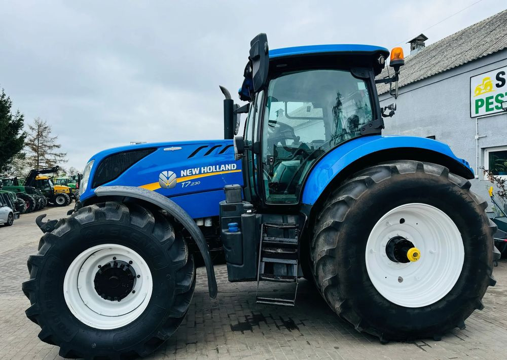 New Holland T7.230 AUTOCOMMAND - Farm tractor: picture 3 New Holland T7.230 AUTOCOMMAND - Farm tractor: picture 3