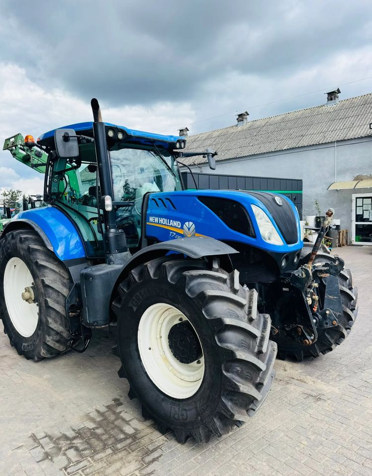 New Holland T7.230 - Farm tractor: picture 3 New Holland T7.230 - Farm tractor: picture 3
