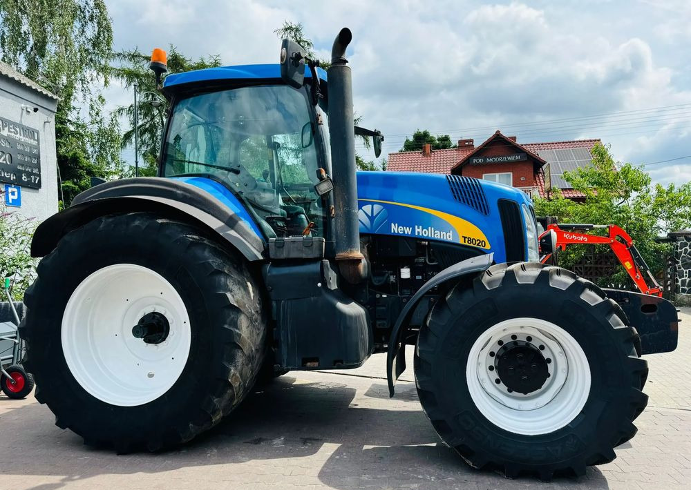 New Holland T8020 - Farm tractor: picture 2 New Holland T8020 - Farm tractor: picture 2