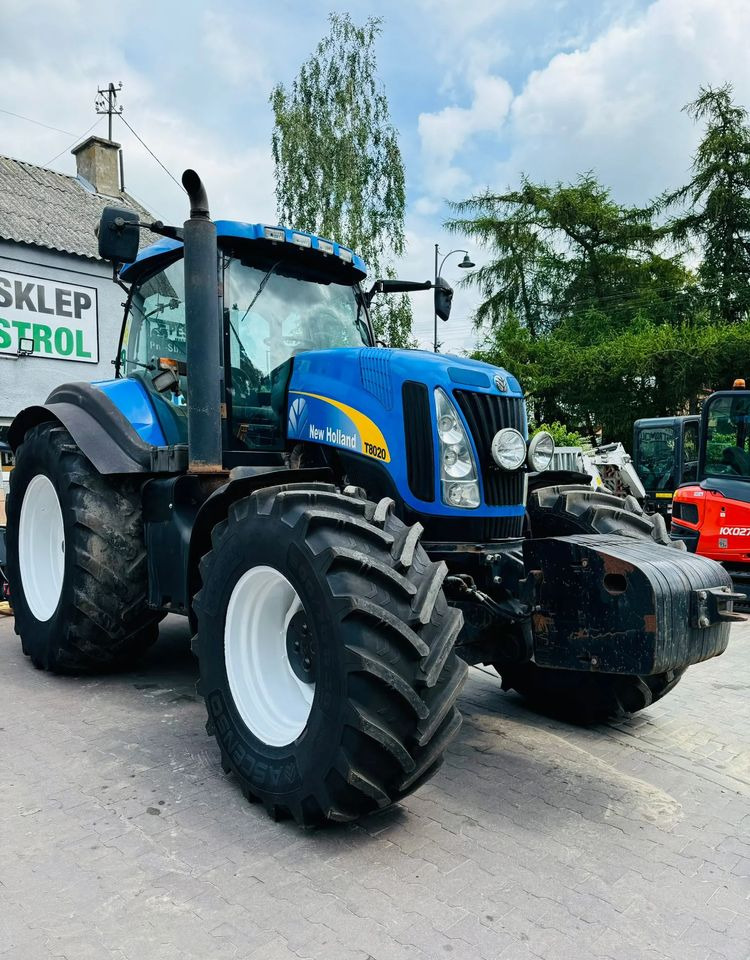 New Holland T8020 - Farm tractor: picture 4 New Holland T8020 - Farm tractor: picture 4