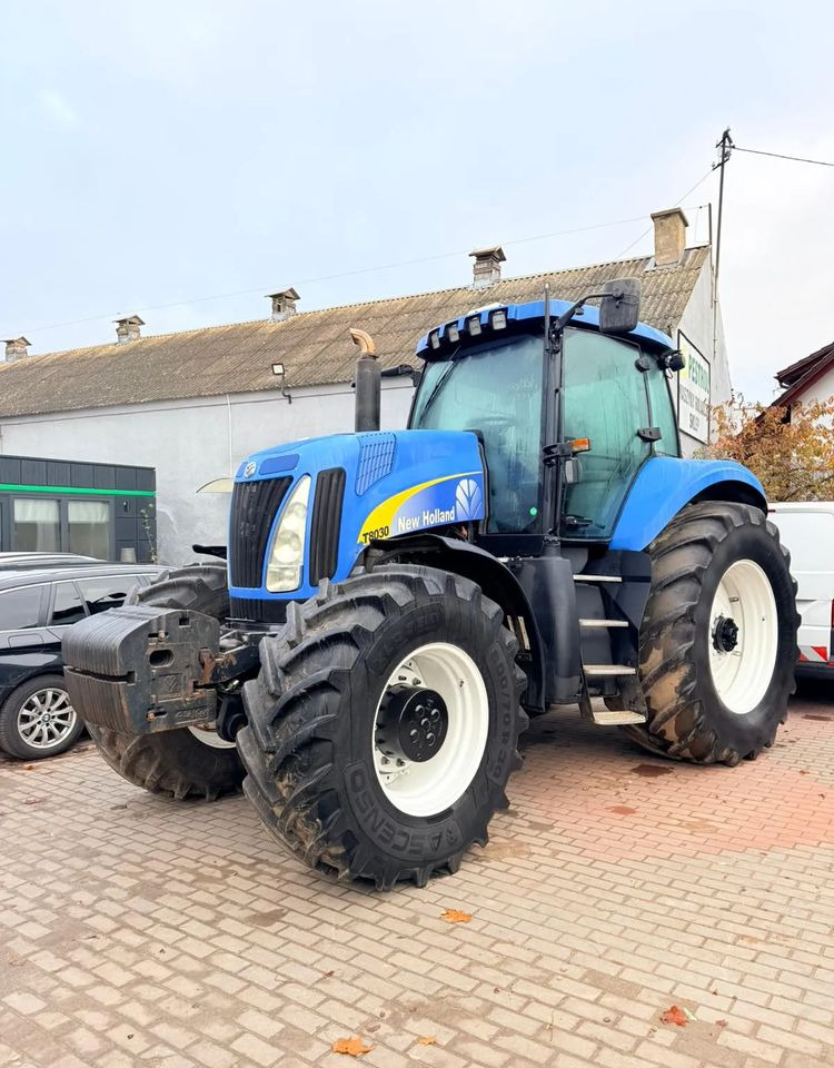 New Holland T8030 - Farm tractor: picture 1 New Holland T8030 - Farm tractor: picture 1