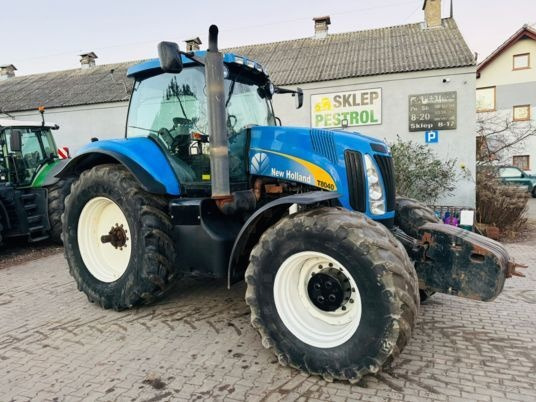 New Holland T8040 - Farm tractor: picture 5 New Holland T8040 - Farm tractor: picture 5