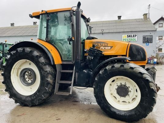 Renault ARES 826 RZ - Farm tractor: picture 2 Renault ARES 826 RZ - Farm tractor: picture 2