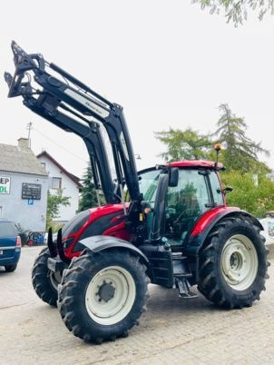 Valtra N 104 - Farm tractor: picture 2 Valtra N 104 - Farm tractor: picture 2