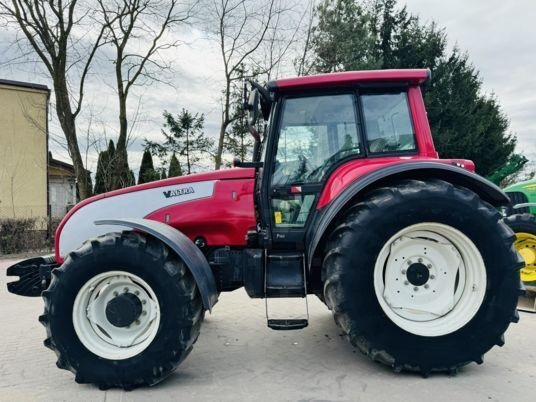 Valtra T160 - Farm tractor: picture 1 Valtra T160 - Farm tractor: picture 1