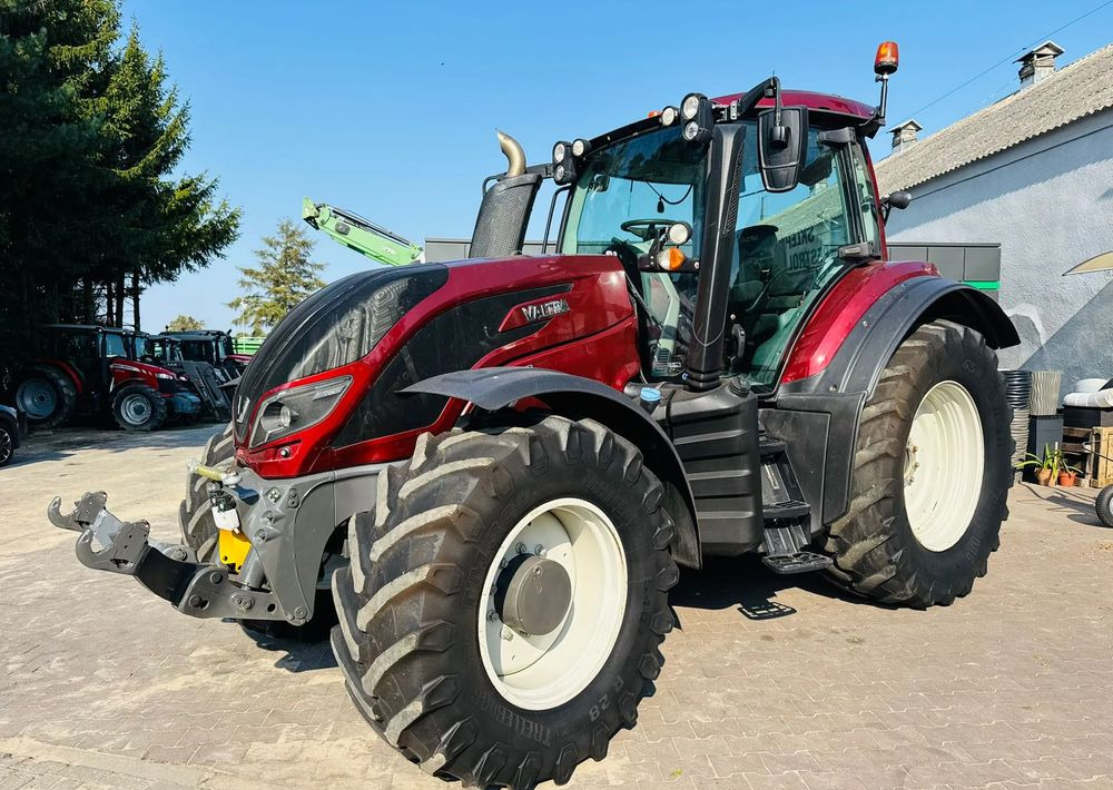 Valtra T174 Versu - Farm tractor: picture 1 Valtra T174 Versu - Farm tractor: picture 1