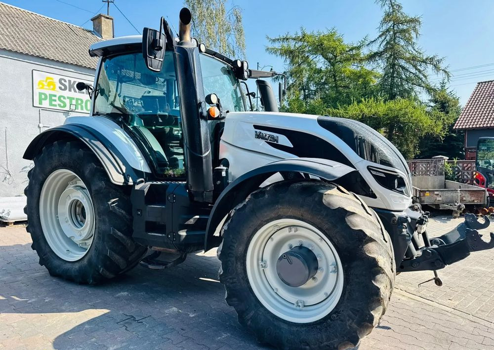 Valtra T254 Versu - Farm tractor: picture 2 Valtra T254 Versu - Farm tractor: picture 2