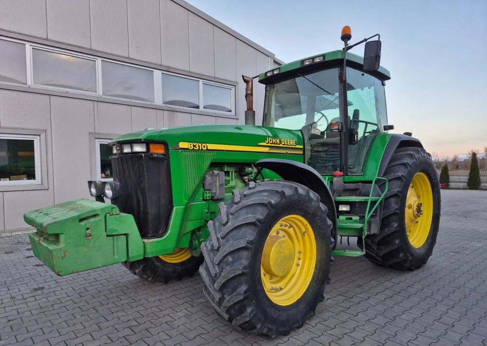 John Deere 8310 - Farm tractor: picture 4 John Deere 8310 - Farm tractor: picture 4