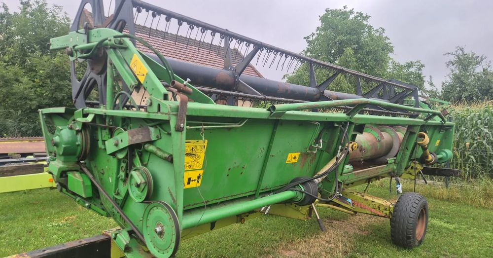 John Deere 922 - Grain header: picture 2 John Deere 922 - Grain header: picture 2