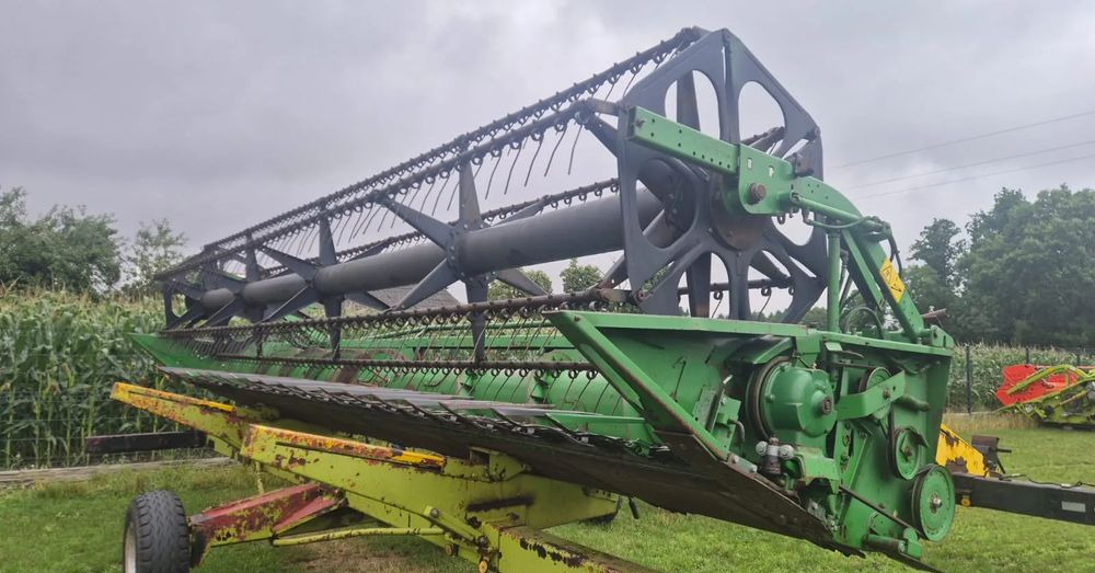 John Deere 922 - Grain header: picture 1 John Deere 922 - Grain header: picture 1