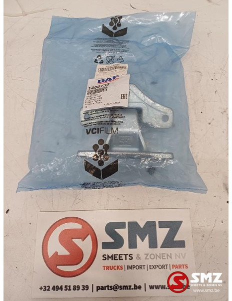 DAF Lot van 3 deurscharnieren linksonder / rechtsb - Door and parts for Truck: picture 5 DAF Lot van 3 deurscharnieren linksonder / rechtsb - Door and parts for Truck: picture 5